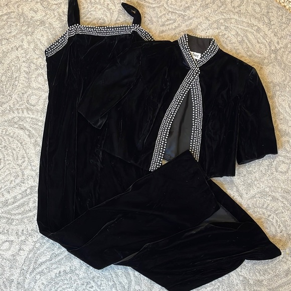 Vintage Dresses & Skirts - VINTAGE Black Velvet Gown with Jacket Size 10